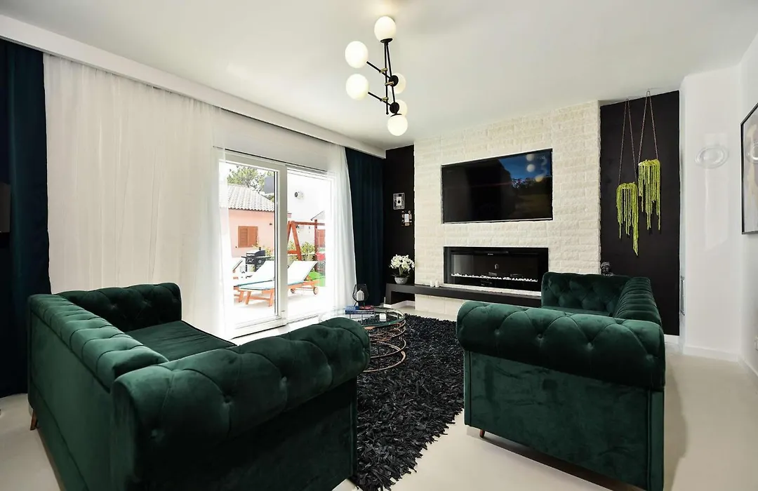 Villa Leona Vir-1