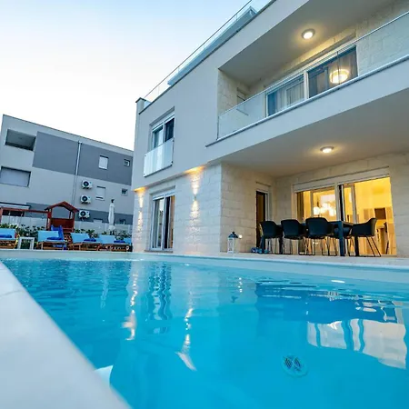 Villa Leona Vir-2